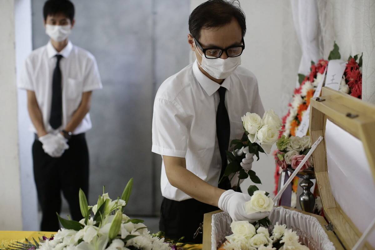殡葬业最新招聘信息，友情与选择交织的温馨故事启程