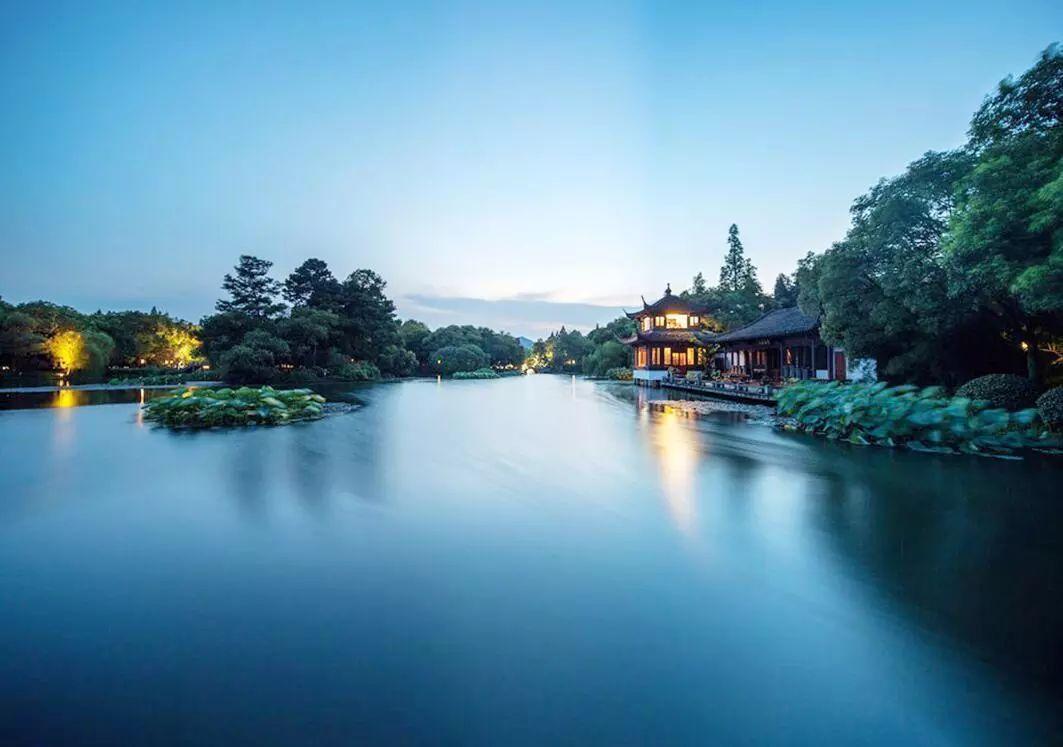 最新祛疤痕手术方法与自然美景同行，追寻内心平和的旅程